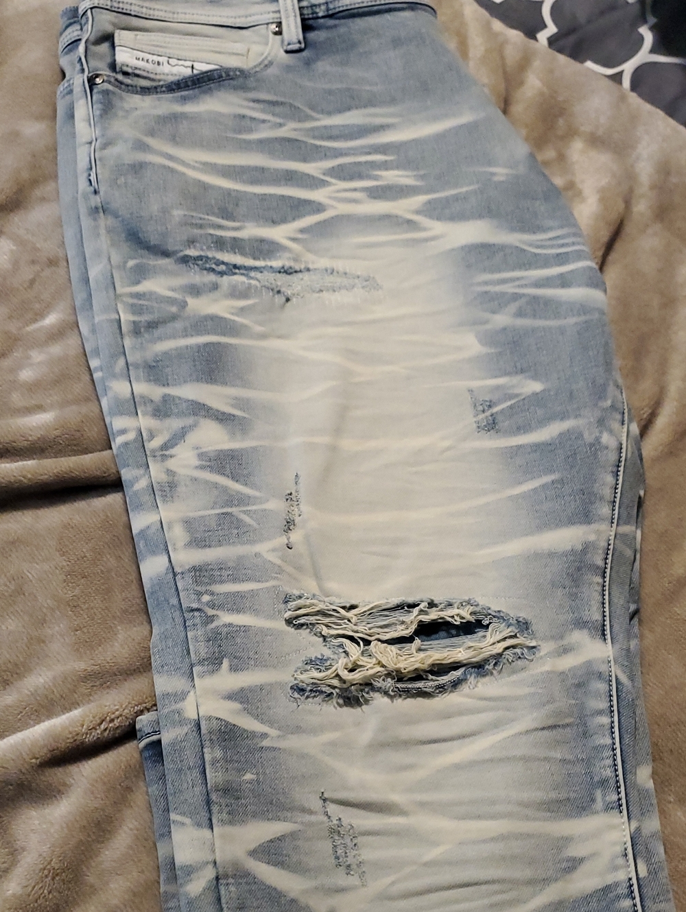 Men's Slim Light Blue Distressed Jeans - Slim Fit